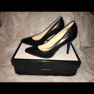 Nine West black leather pumps
